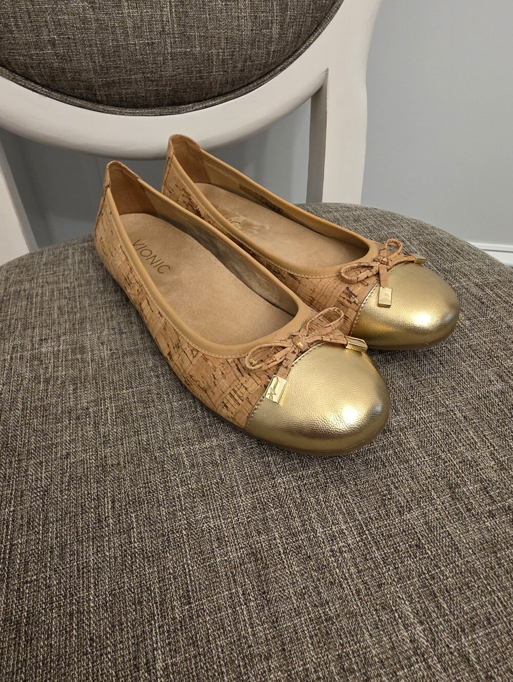 Vionic Cork And Gold Flats Size 6.5